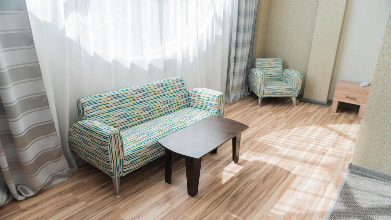 Artastana Hotel ภายนอก รูปภาพ